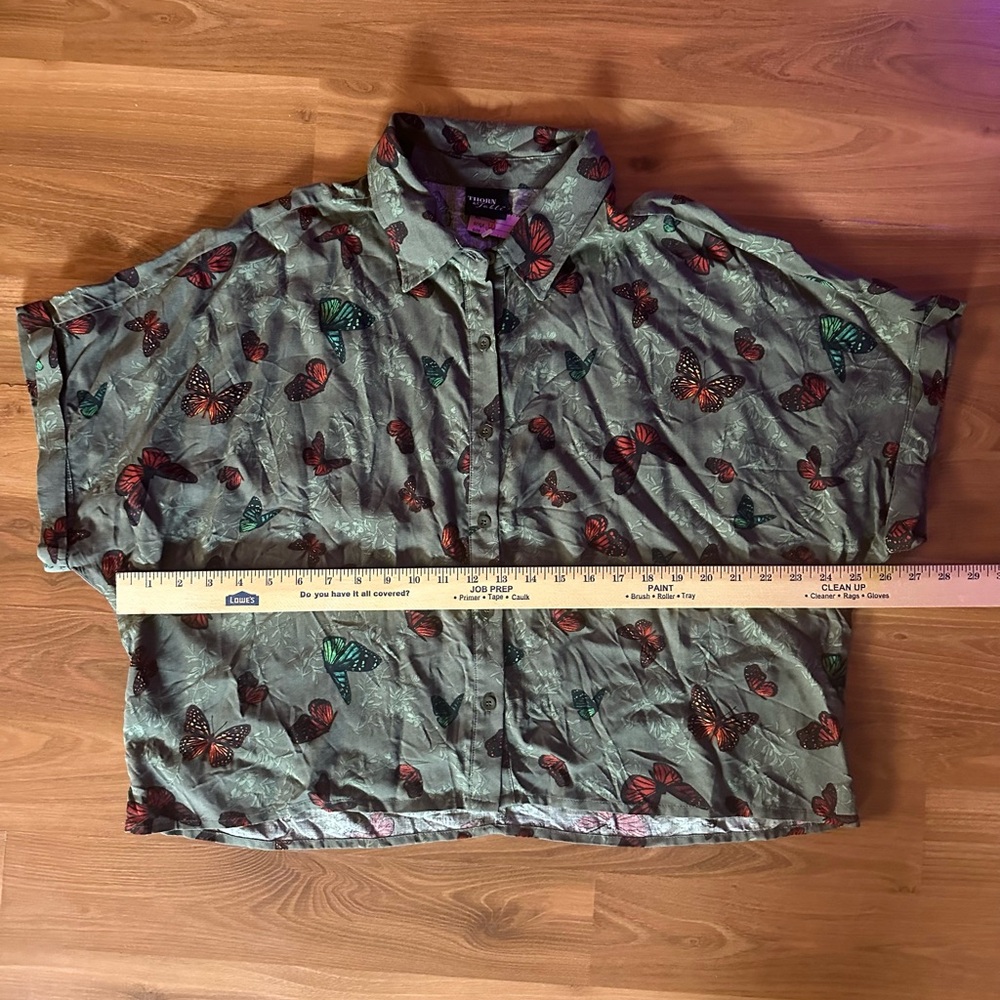 Hot Topic Sage Green Short Sleeve Button-Down Shirt with Butterfly Print - Picture 3 of 8